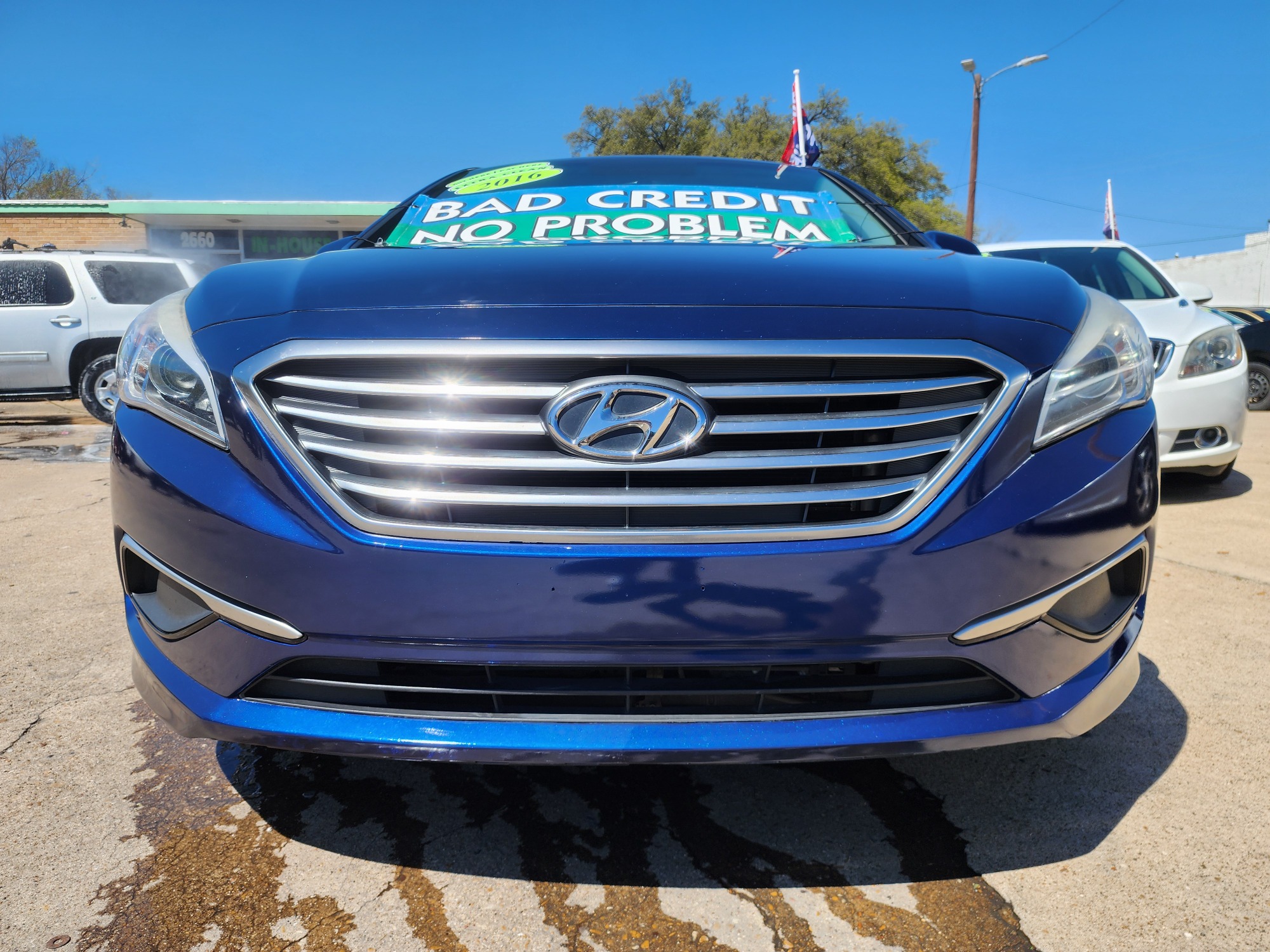 2016 BLUE Hyundai Sonata SE (5NPE24AF8GH) with an 2.4L L4 DOHC 16V engine, 7A transmission, located at 2660 S.Garland Avenue, Garland, TX, 75041, (469) 298-3118, 32.885551, -96.655602 - Welcome to DallasAutos4Less, one of the Premier BUY HERE PAY HERE Dealers in the North Dallas Area. We specialize in financing to people with NO CREDIT or BAD CREDIT. We need proof of income, proof of residence, and a ID. Come buy your new car from us today!! This is a Very clean 2016 HYUNDAI SON - Photo #9